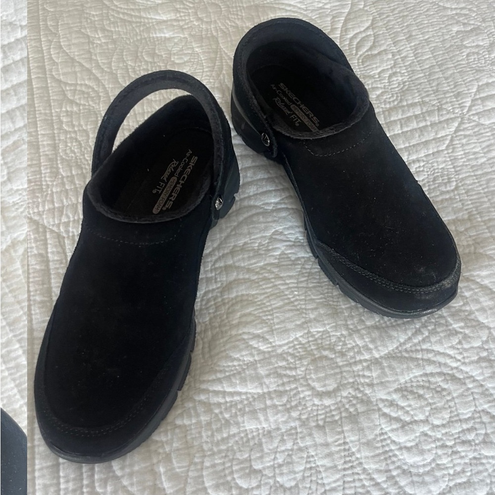 Skechers Black Suede Comfort Clogs with Heel Strap